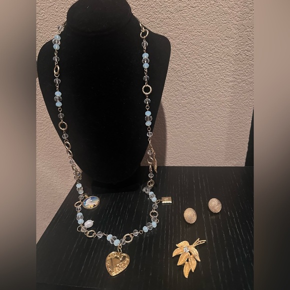 Jewelry - Elegant Gold and Blue Necklace Set